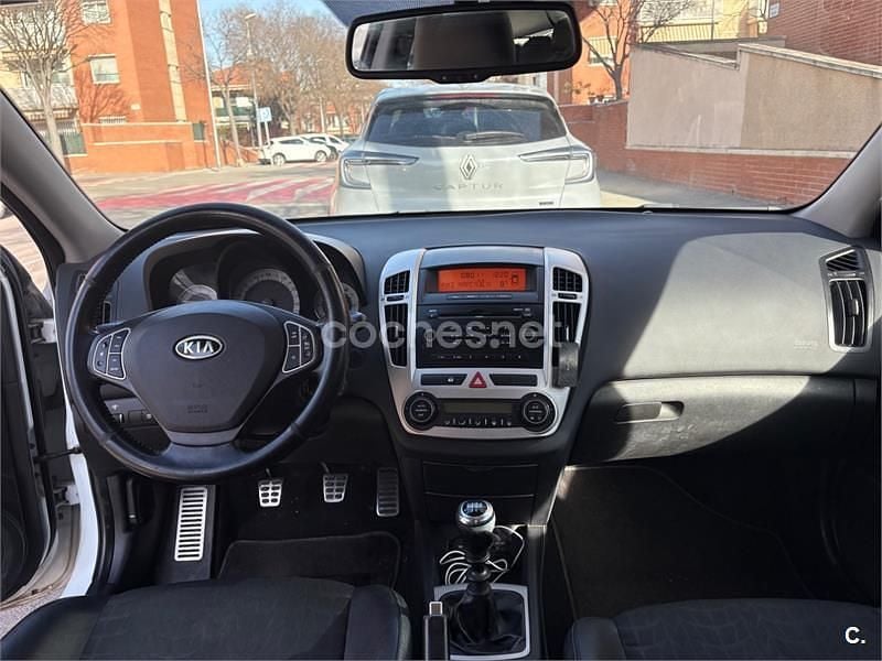 Używany Kia Ceed Active 122 KM (89 kW) 2009 Biały Hatchback