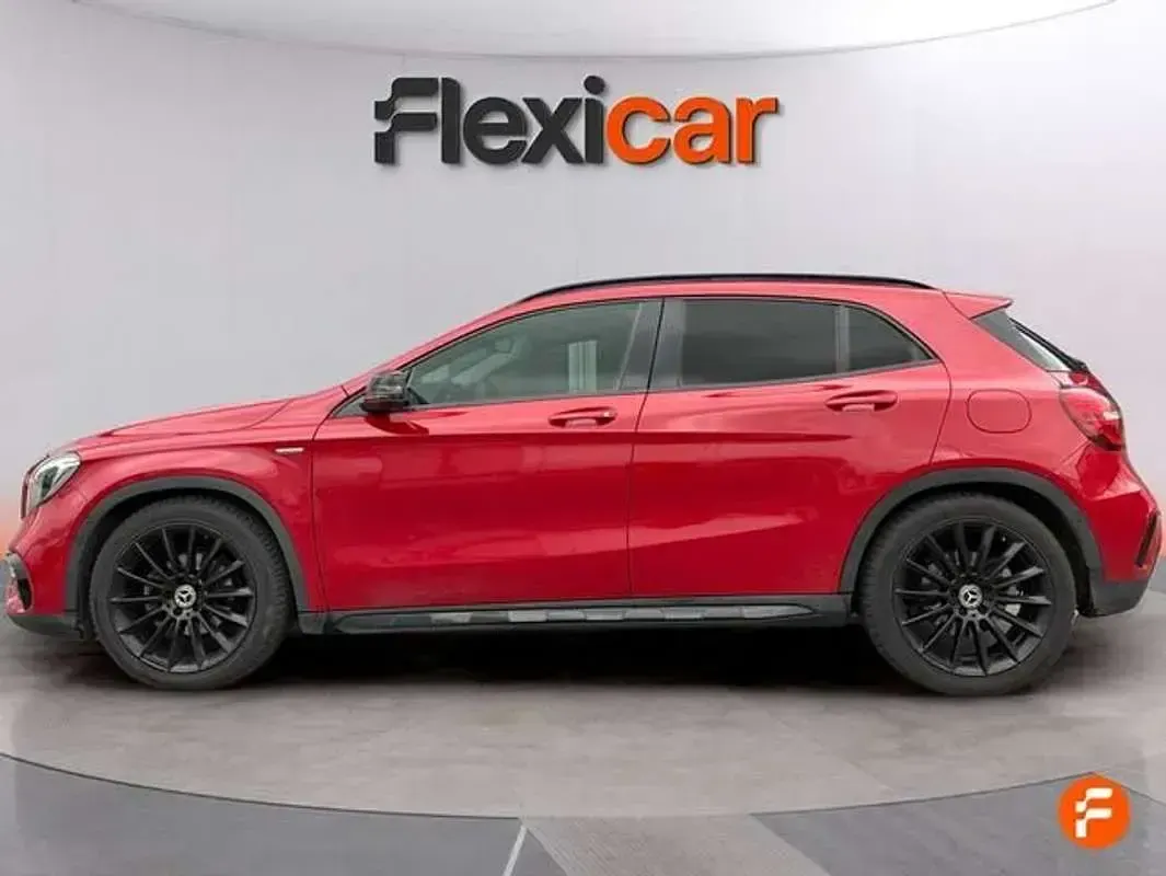 Käytetty Mercedes GLA180 122 HP (89 kW) 2020 Punainen Katumaasturi