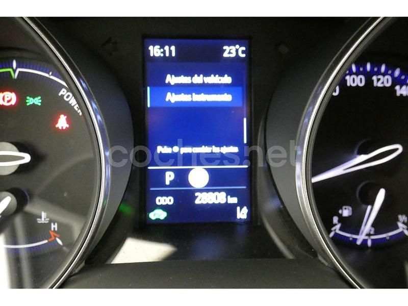 Usado Toyota C-HR Advance 122 CV (89 kW) 2023 Gris / plata SUV