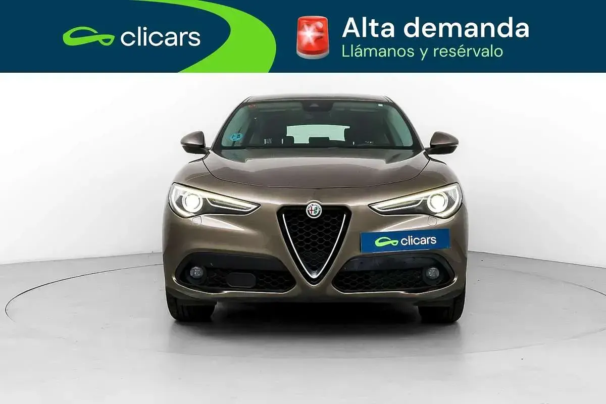 Usado Alfa Romeo Stelvio Super 179 CV (131 kW) 2017 Marrón SUV