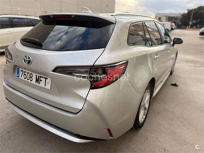 Usado Toyota Corolla Active 140 CV (102 kW) 2023 Gris / plata Familiar