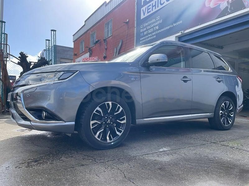 Usado Mitsubishi Outlander P-HEV 203 CV (149 kW) 2017 Gris / plata SUV