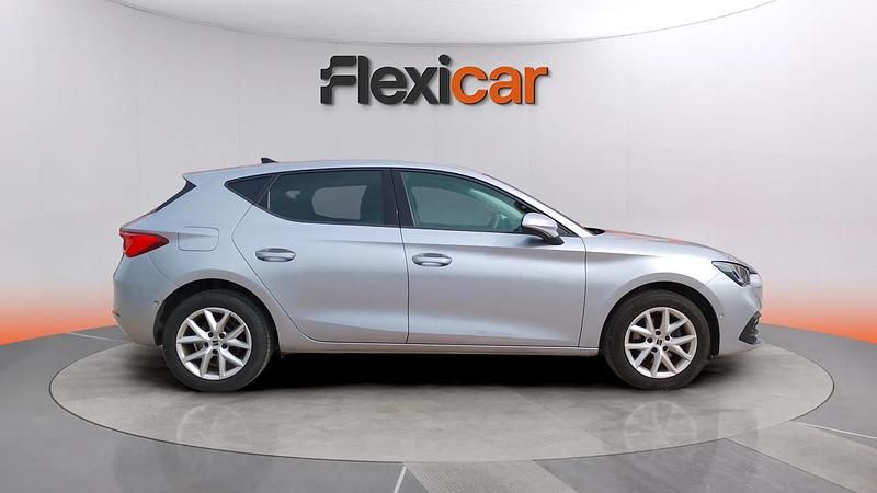 Usado Seat Leon Style 131 CV (96 kW) 2022 Gris Berlina