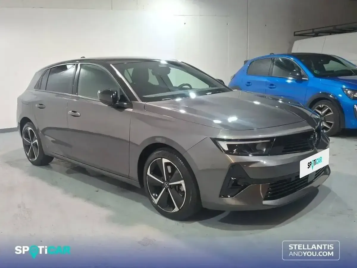 Usado Opel Astra 130 CV (95 kW) 2025 Gris Utilitario