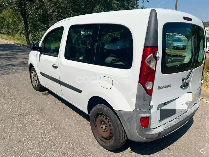 Usado Renault Kangoo 70 CV (51 kW) 2011 Blanco Monovolumen