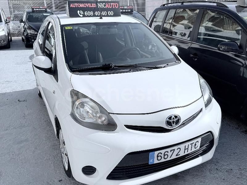 Blanco Usado 2013 Toyota Aygo Cool Utilitario | 6500 € - Imagen 1/4