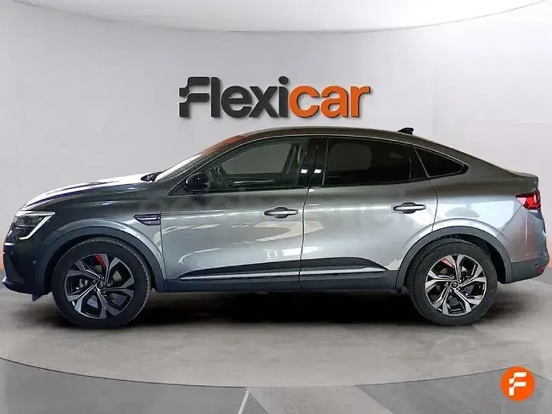 Usado Renault Arkana RS Line 145 CV (106 kW) 2022 Gris / plata SUV