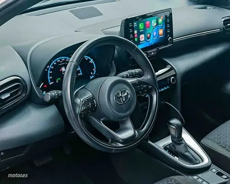 Usado Toyota Yaris Cross Active 116 CV (85 kW) 2022 Blanco SUV