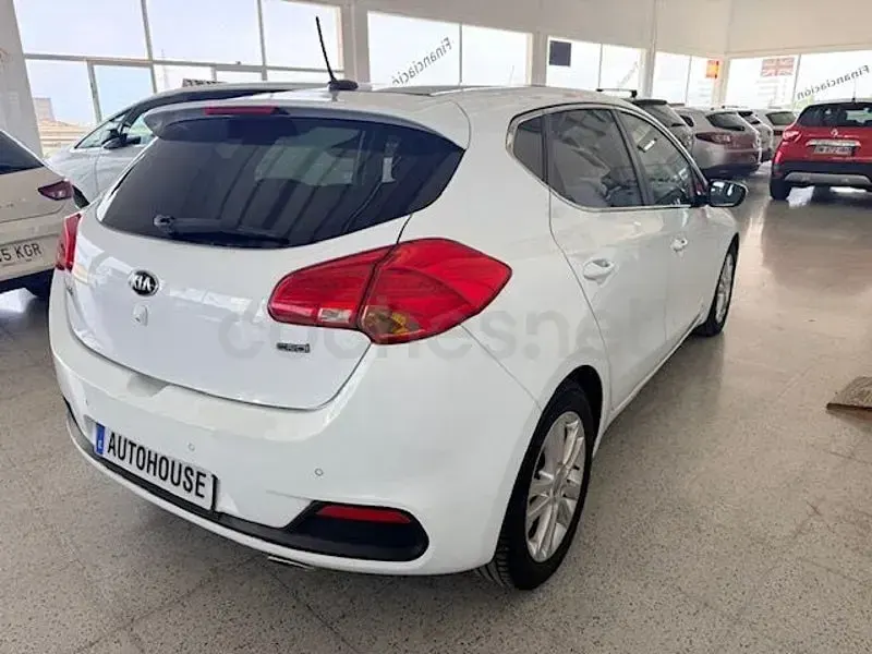 Usado Kia Ceed GT 128 CV (94 kW) 2012 Blanco Berlina