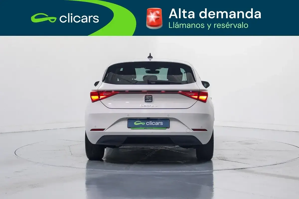 Usado Seat Leon Style 110 CV (80 kW) 2024 Blanco Berlina