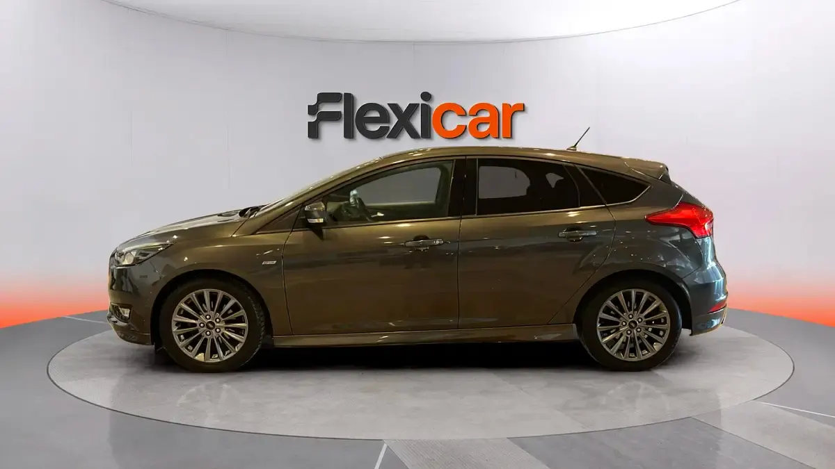 Usado Ford Focus ST-Line 120 CV (88 kW) 2018 Gris Berlina