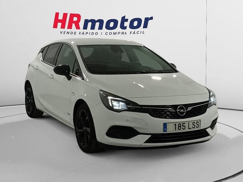 Blanco Usado 2021 Opel Astra Design & Tech Utilitario | 12.290 € (Precio justo) - Imagen 1/4