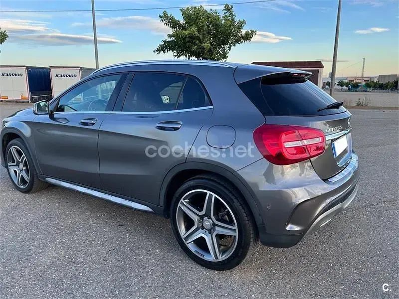 Usado Mercedes GLA250 AMG line 211 CV (155 kW) 2016 Gris / plata SUV