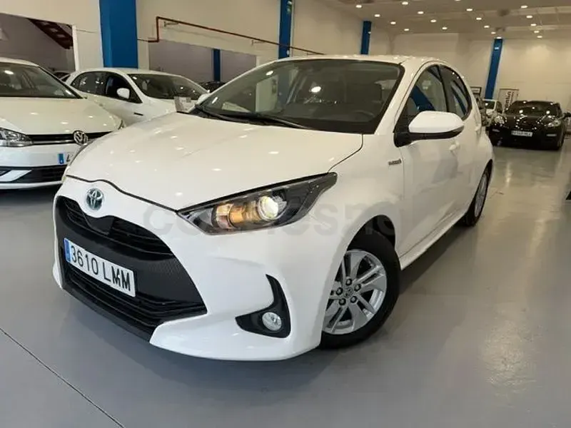 Usado Toyota Yaris Hybrid Active 116 CV (85 kW) 2021 Blanco Berlina