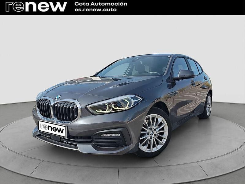 Gris Usado 2021 BMW 118 Sport Line Utilitario | 22.890 € (Buen precio) - Imagen 1/4