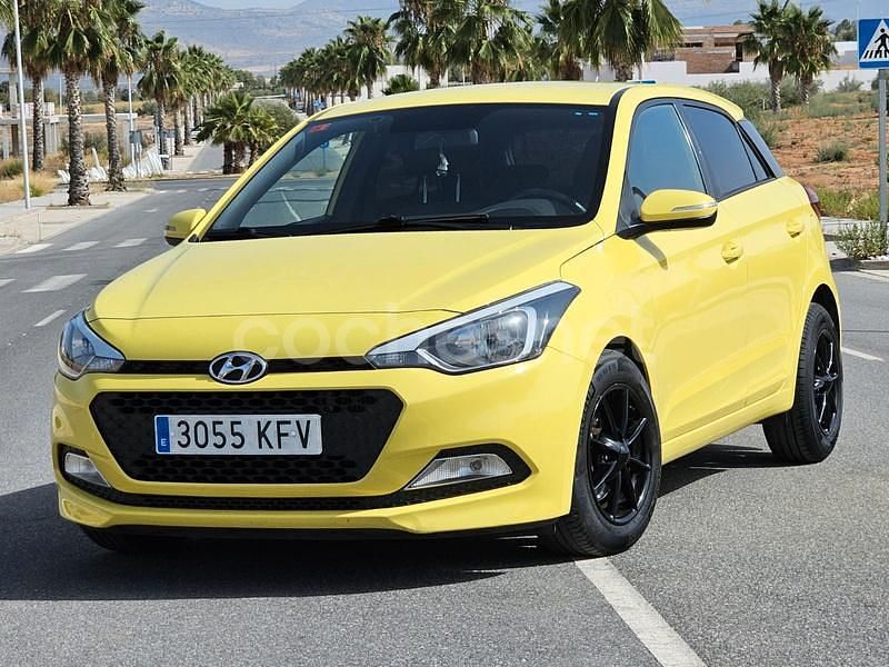 Amarillo Usado 2018 Hyundai i20 Berlina | 6900 € (Super precio) - Imagen 1/4