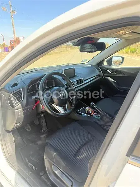 Usado Mazda 3 Luxury 150 CV (110 kW) 2017 Blanco Berlina
