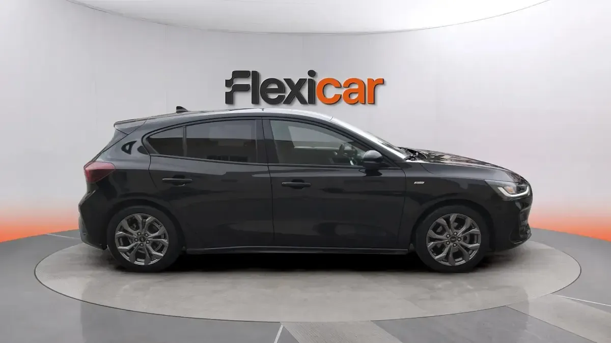 Usado Ford Focus ST-Line 125 CV (91 kW) 2023 Negro Berlina