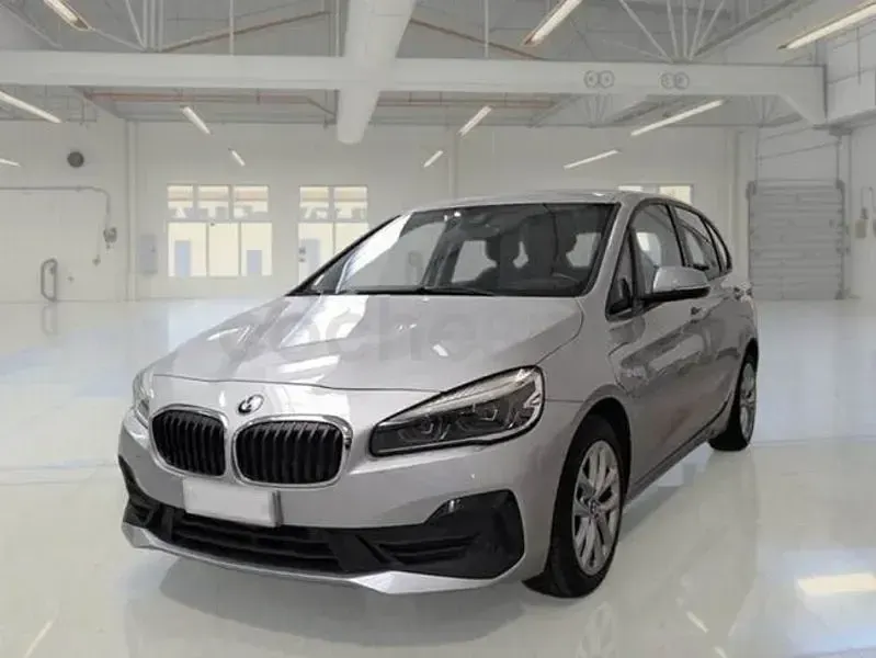 Usado BMW 225 Active Tourer iPerformance 220 CV (161 kW) 2021 Gris / plata Monovolumen