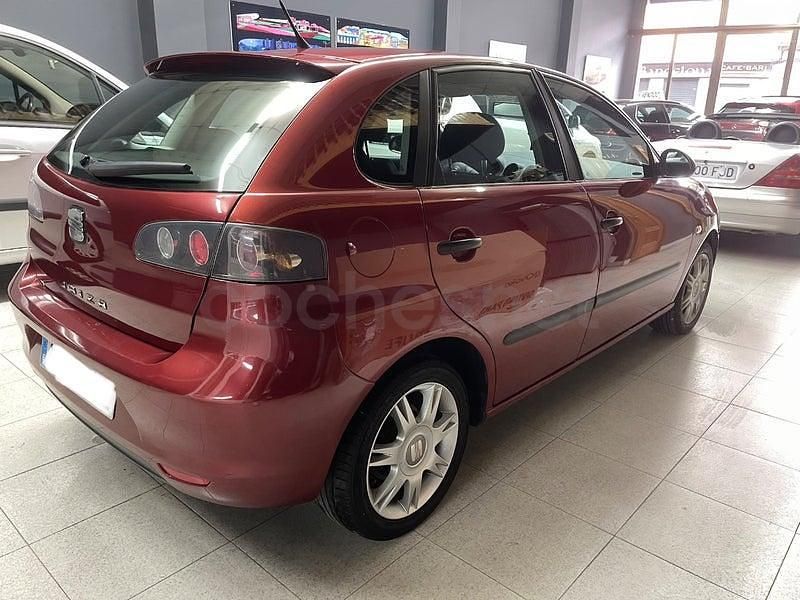 Usado Seat Ibiza Reference 85 CV (62 kW) 2008 Granate Berlina