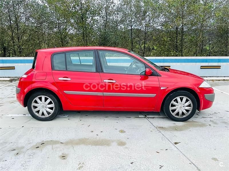 Rojo Usado 2008 Renault Mégane II Authentique Berlina | 3300 € (Precio justo) - Imagen 1/4