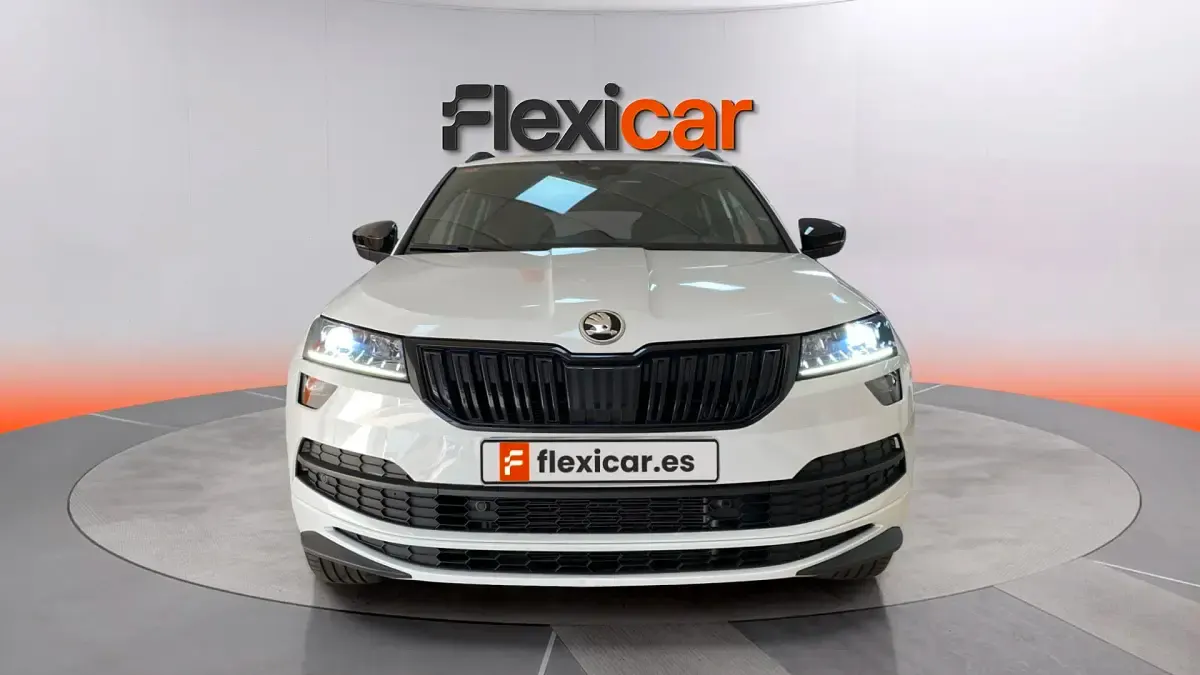 Usado Skoda Karoq Style 150 CV (110 kW) 2021 Blanco SUV