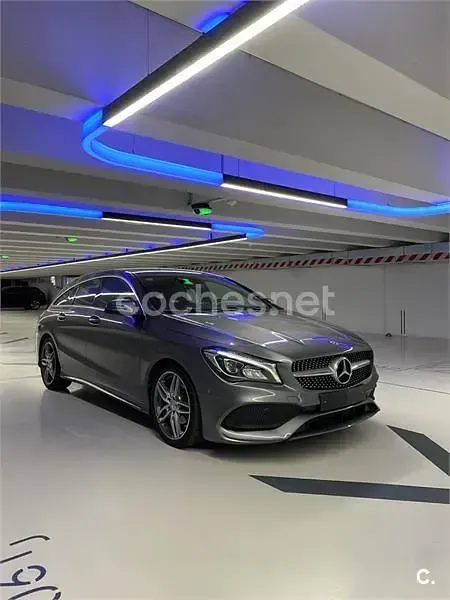 Usado Mercedes CLA200 Shooting Brake 136 CV (100 kW) 2018 Gris / plata Familiar