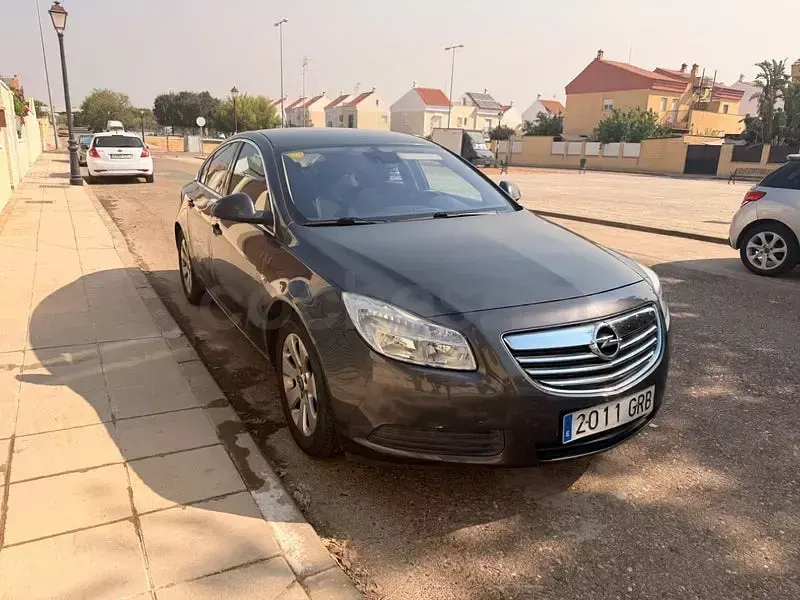 Usado Opel Insignia Sport 160 CV (117 kW) 2010 Gris / plata Berlina