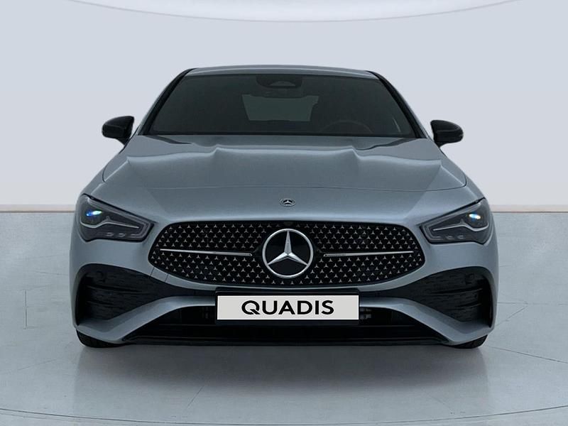Usado Mercedes CLA220 190 CV (139 kW) 2025 Gris plata Berlina