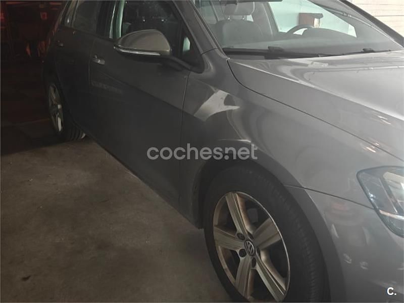 Usado VW Golf VII Advance 105 CV (77 kW) 2014 Gris / plata Berlina