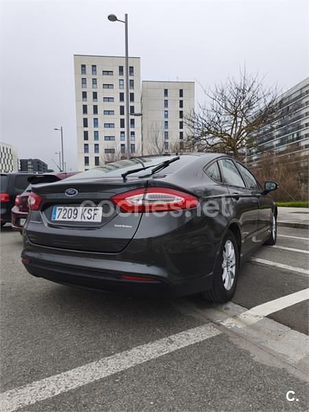 Usado Ford Mondeo Vignale 150 CV (110 kW) 2018 Gris / plata Berlina