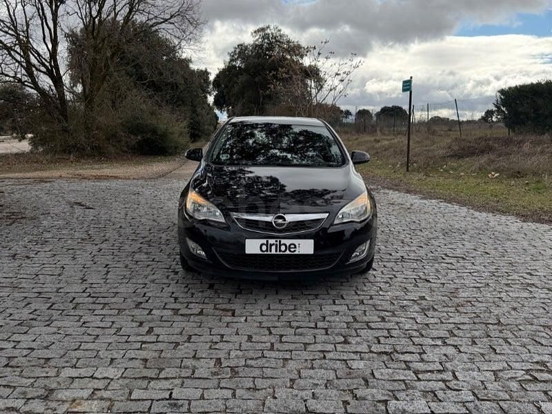 Usado Opel Astra Enjoy 110 CV (80 kW) 2010 Negro Berlina