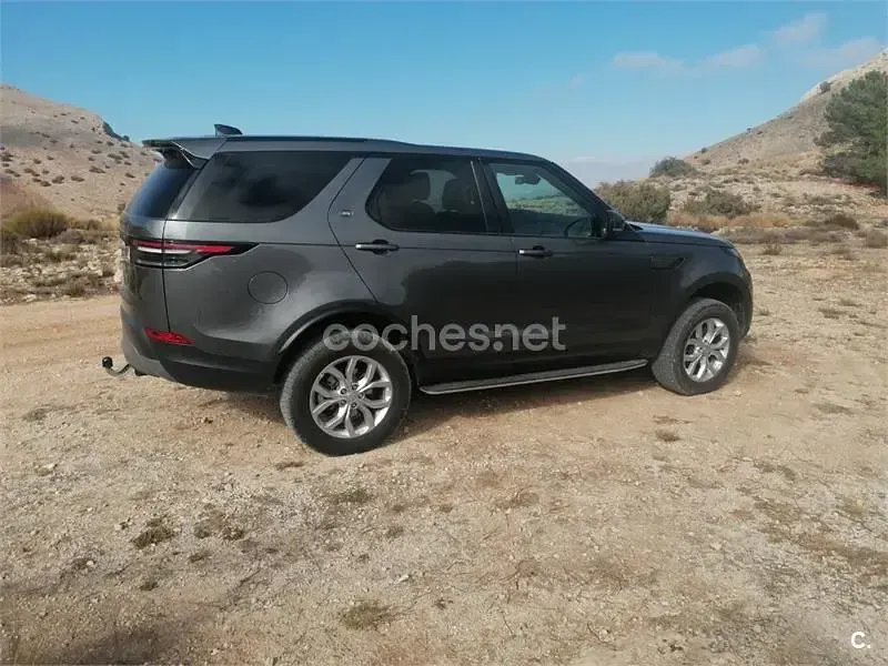 Usado Land Rover Discovery 5 First Edition 258 CV (189 kW) 2018 Gris / plata SUV