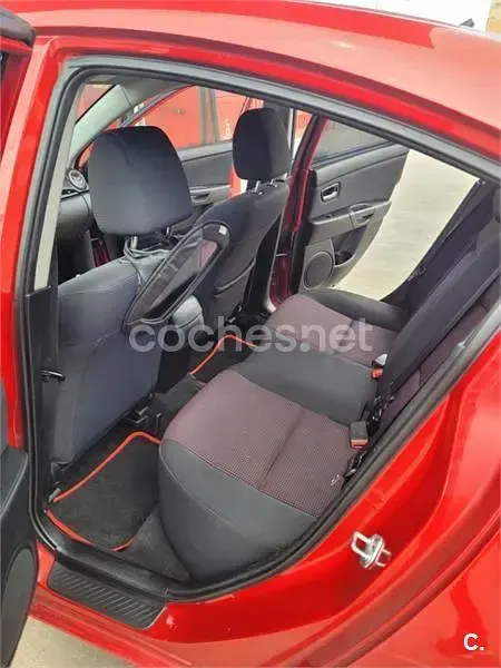 Usado Mazda 3 Active 109 CV (80 kW) 2006 Rojo Berlina