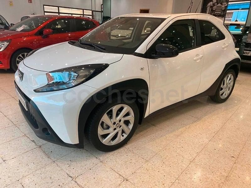 Usado Toyota Aygo X Play 72 CV (52 kW) 2022 Blanco SUV