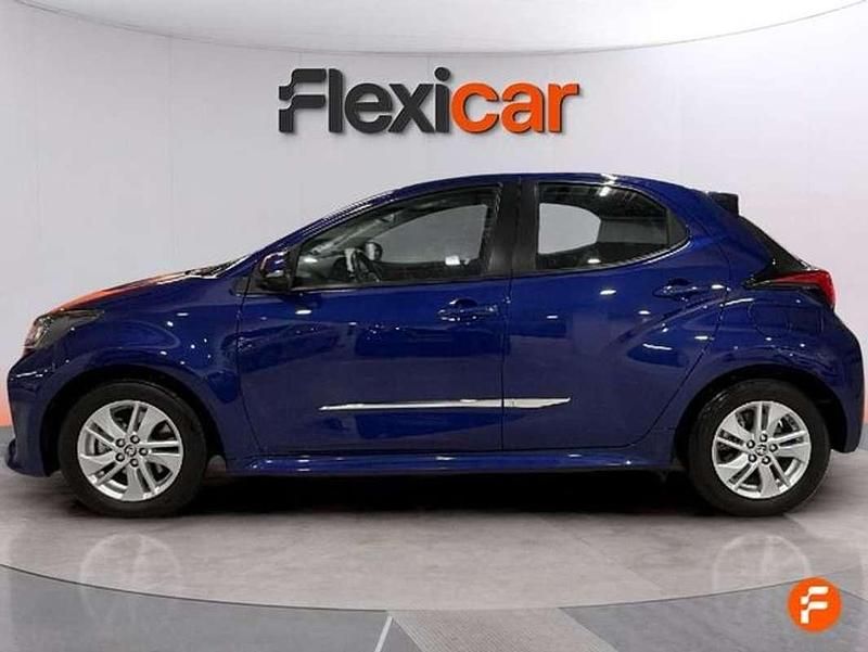 Usado Toyota Yaris Hybrid Active 116 CV (85 kW) 2021 Azul Utilitario