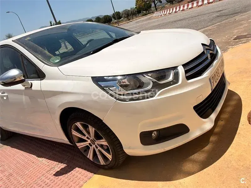 Usado Citroën C4 Feel 110 CV (80 kW) 2015 Blanco Berlina
