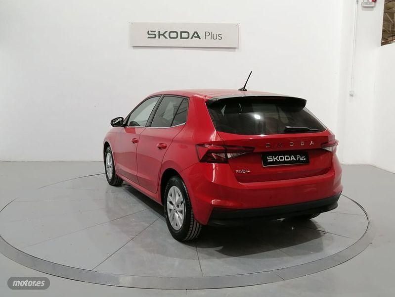 Usado Skoda Fabia Selection 80 CV (58 kW) 2024 Rojo Utilitario