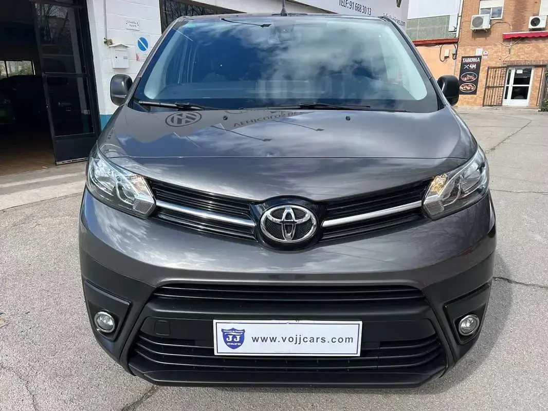 Usado Toyota Proace 144 CV (105 kW) 2022 Gris Monovolumen