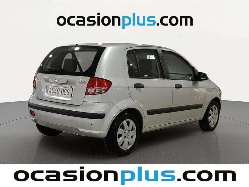 Usado Hyundai Getz 63 CV (46 kW) 2004 Gris Utilitario