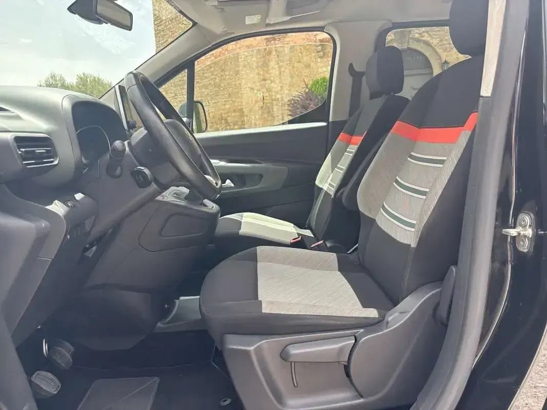 Usado Citroën Berlingo Shine 131 CV (96 kW) 2020 Negro Monovolumen