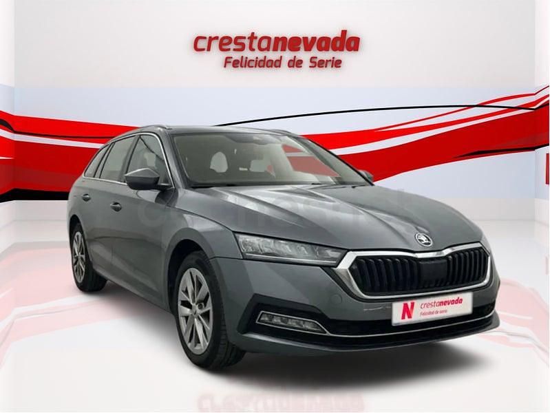 Usado Skoda Octavia Selection 150 CV (110 kW) 2023 Gris / plata Familiar