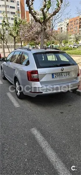 Usado Skoda Octavia G-TEC Ambition 131 CV (96 kW) 2020 Gris / plata Familiar