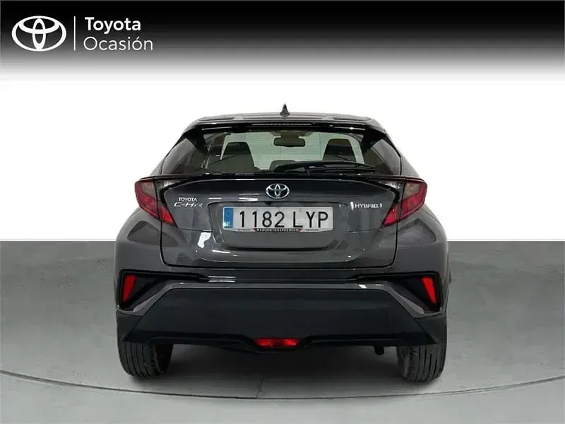 Usado Toyota C-HR Active 122 CV (89 kW) 2022 Gris / plata SUV