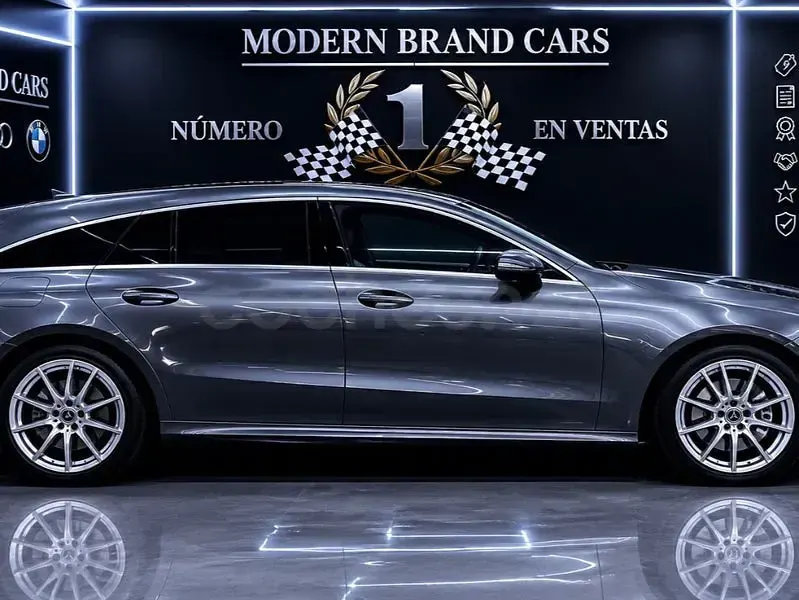 Usado Mercedes CLA200 Shooting Brake 150 CV (110 kW) 2021 Gris / plata Familiar