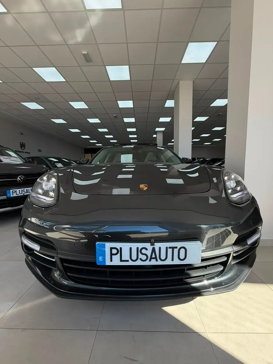 Usado Porsche Panamera Executive 462 CV (339 kW) 2019 Gris Utilitario