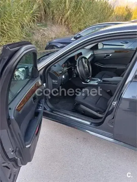 Usado Mercedes E220 170 CV (125 kW) 2009 Gris / plata Berlina