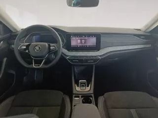 Usado Skoda Octavia 150 CV (110 kW) 2024 Azul Familiar