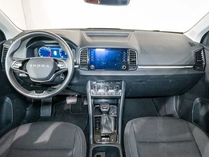 Usado Skoda Karoq Selection 150 CV (110 kW) 2025 Gris SUV