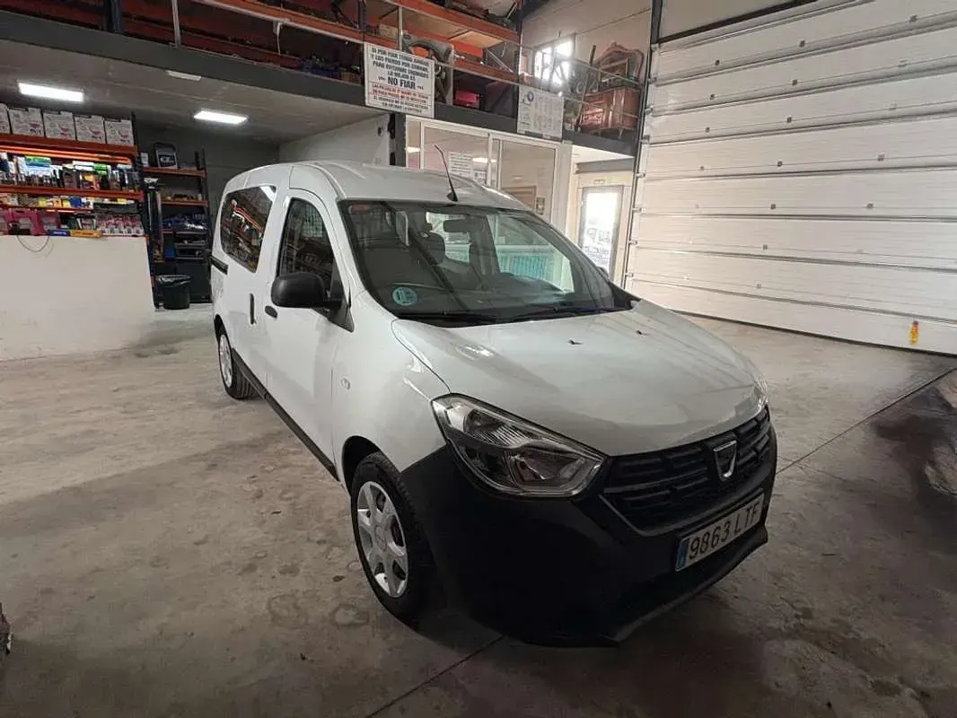 Usado Dacia Dokker Essentiel 109 CV (80 kW) 2021 Monovolumen